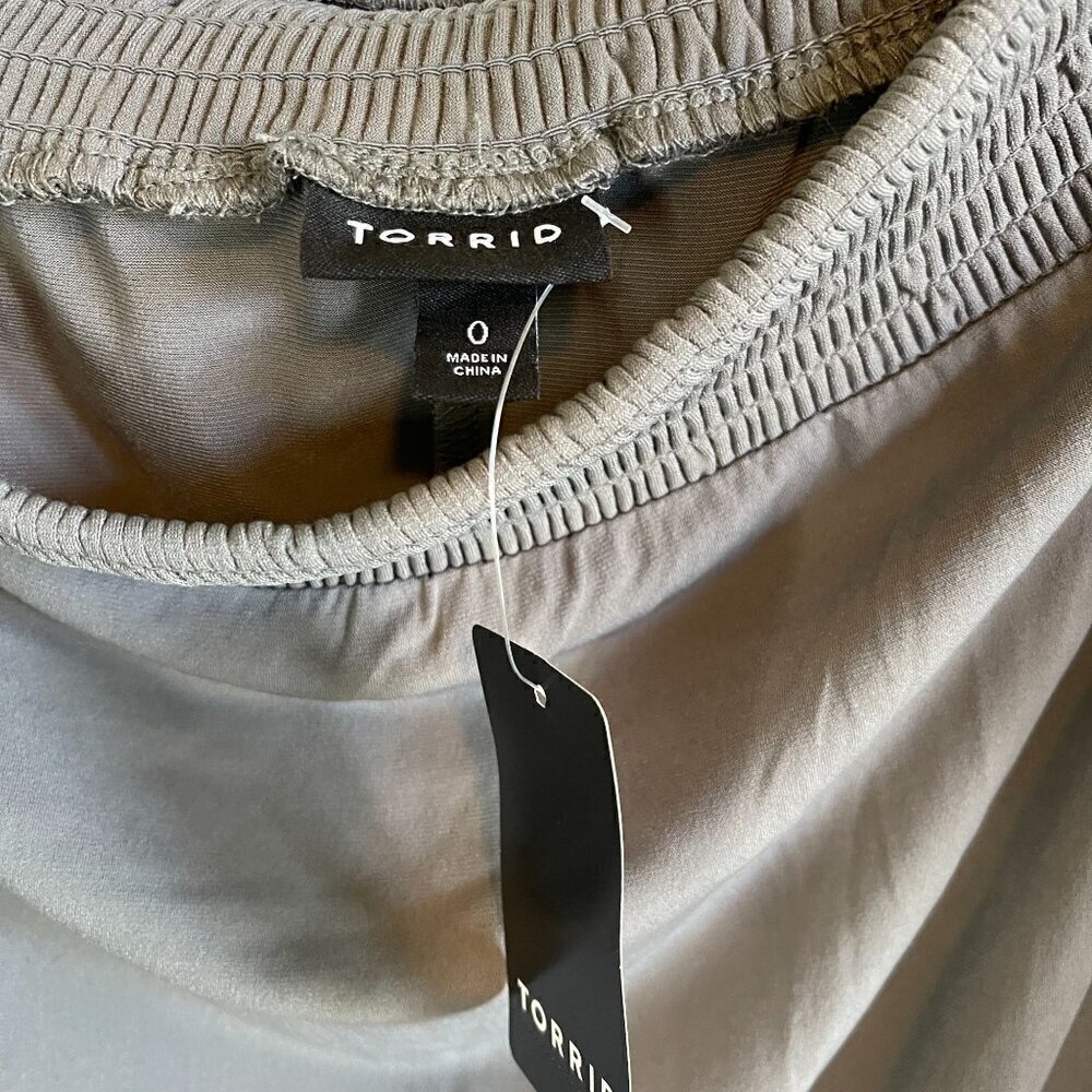 NWT Torrid Womens Gray Studio Knit Off Shoulder Smocked Chiffon Swing Top Large - Picture 10 of 13